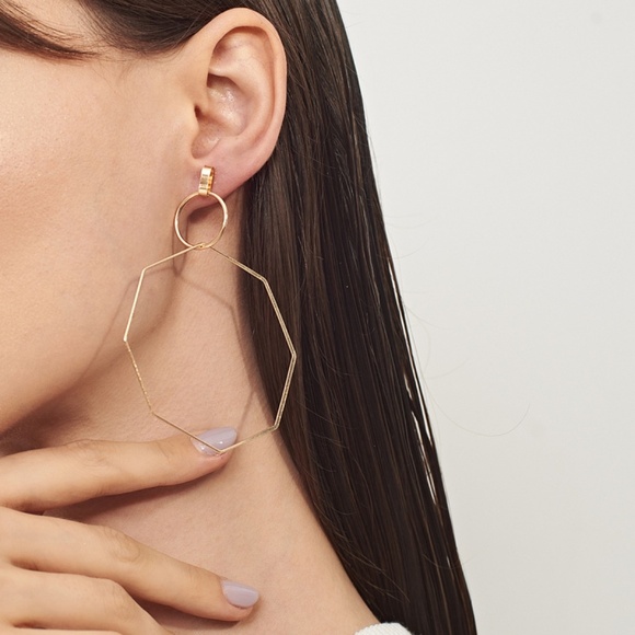 **ELLERIE* Gold Simple Geometric Design Fashion Earrings - Picture 1 of 5